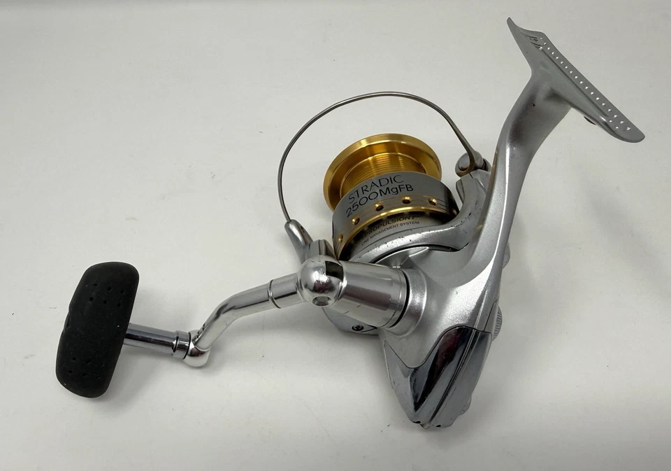 Carrete giratorio ligero de agua dulce cuadro de magnesio Shimano Stradic Mg FB 2500 Foto 4 de 4