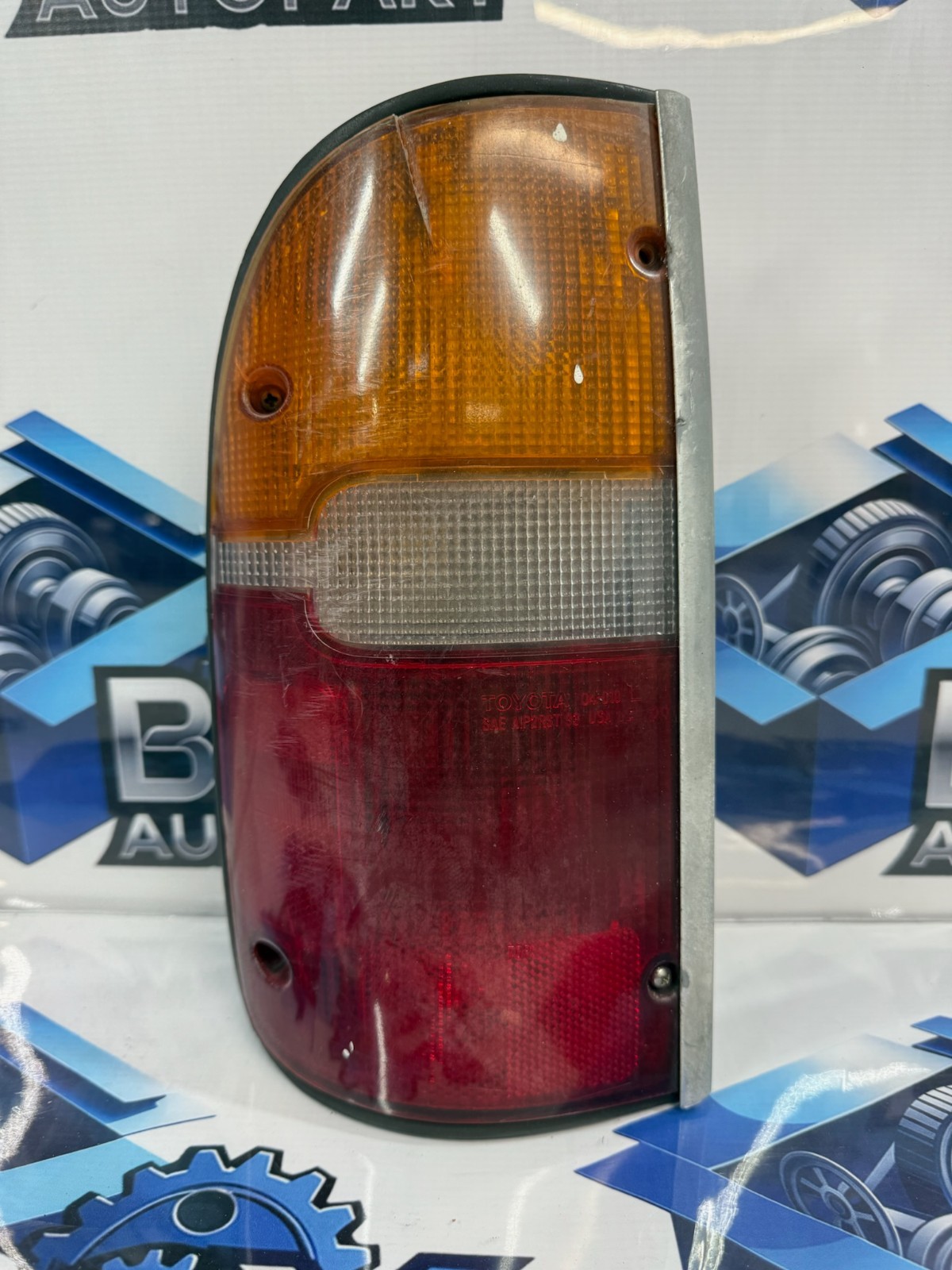 95 96 97 98 99 00 TOYOTA TACOMA DRIVER LEFT TAIL LIGHT OEM