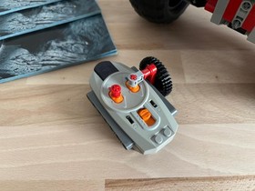 LEGO&reg; Technic 4X4 Off-Roader / Set 9398 | Used