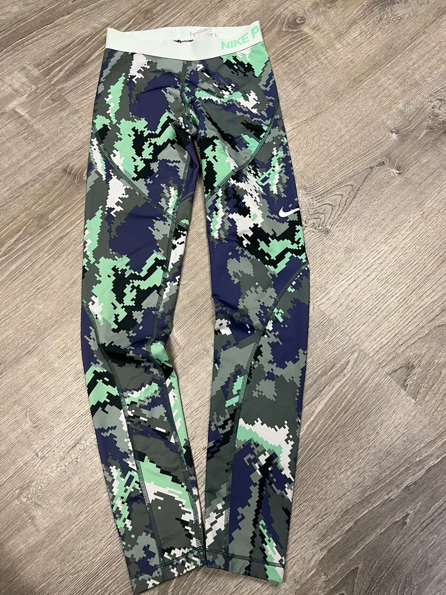 Nike Pro HyperWarm Leggings Digital Camo Women's Size XS Cold Weather Pants