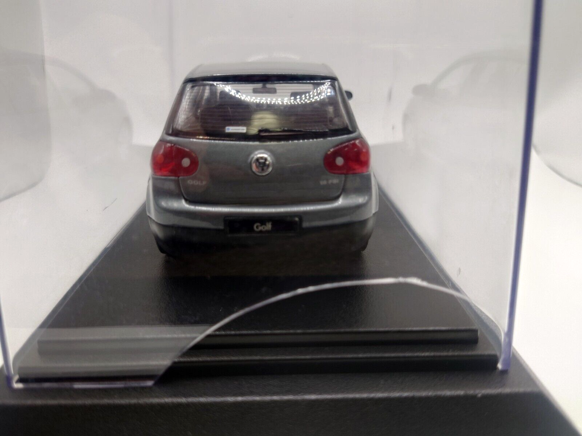 Volkswagen Golf 1/24 Novelty Minicar Case is partially CRACKED
