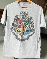 Wizarding World Harry Potter Size M Hogwarts Crest Gray T Shirt Top EUC