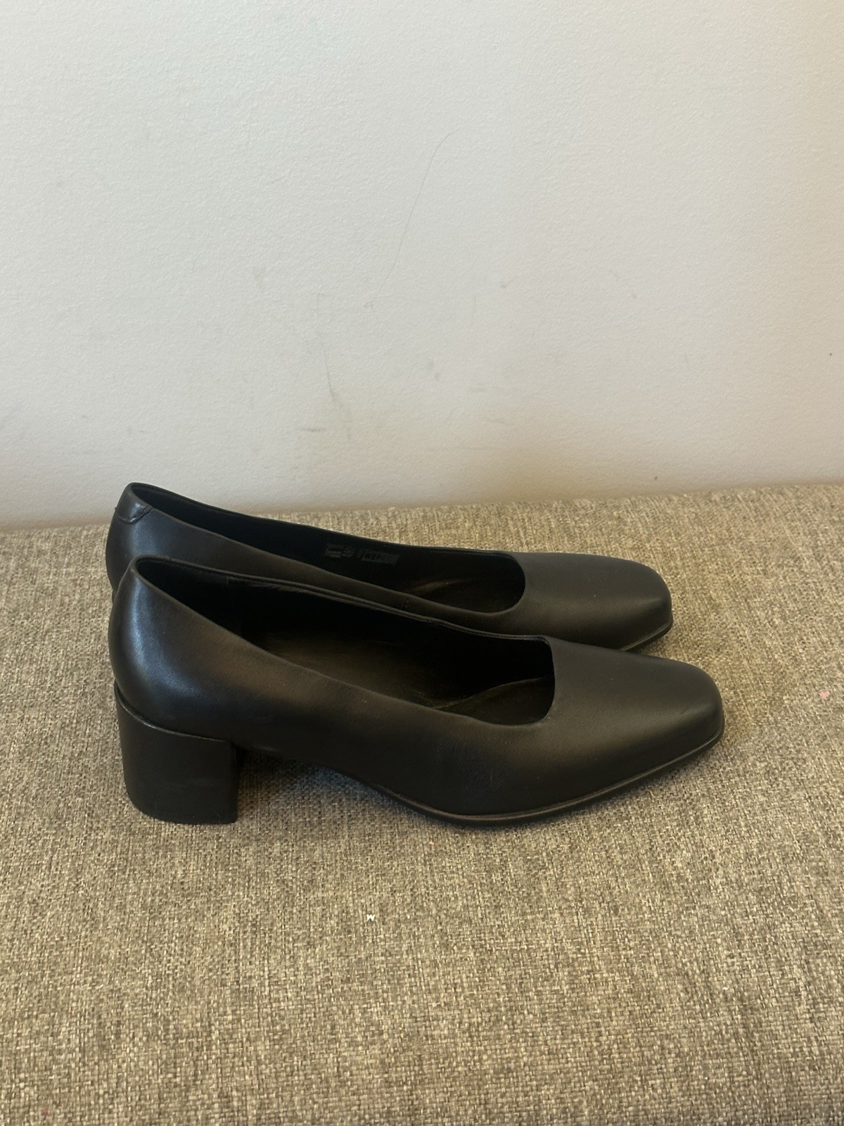 Ecco Women’s Black Leather Heels Size 37=6