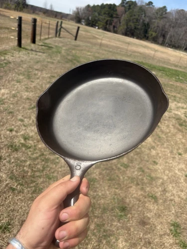 Griswold Victor #8 722C Cast Iron Skillet Frying Pan - Picture 4 of 9
