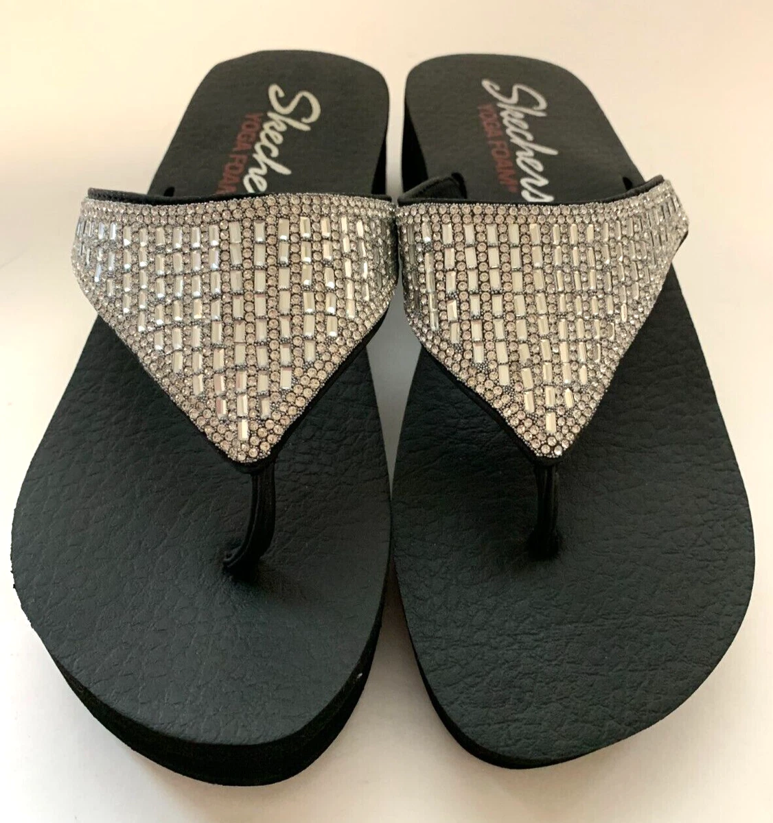 SKECHERS 31601 Vinyasa Yoga Foam Silver Rhinestone Flip Flop Sandals Size 9