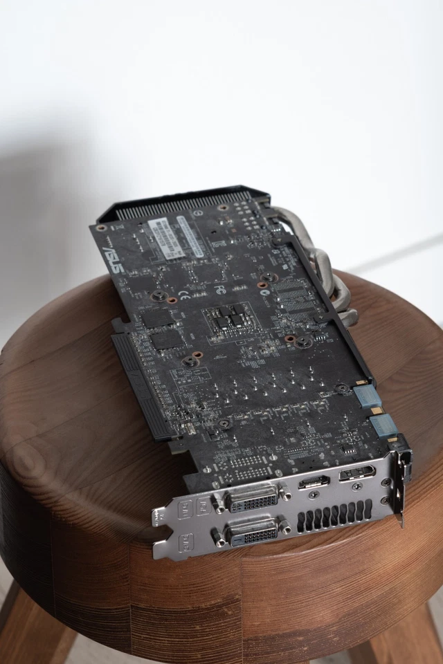 Asus NVIDIA GeForce GTX 660 Ti 2GB DDR5 Graphics Card GTX660TI-DC20-2GD5 - Image 2 of 3