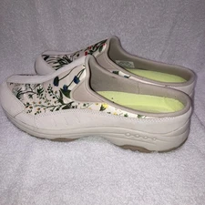 Easy Spirit Traveltime Classic Slip On Mules Beige Suede Trim Floral Sz 9N NWOB