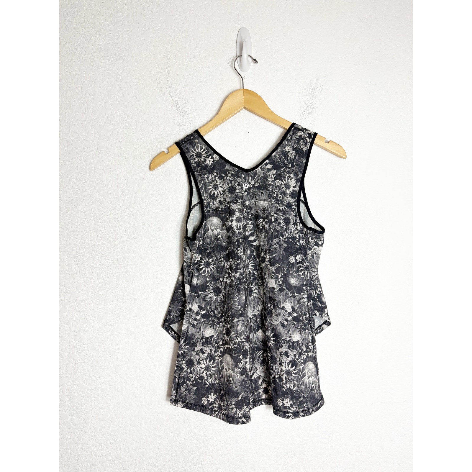 Lululemon Run Split Singlet Flowabunga Black Ange… - image 12