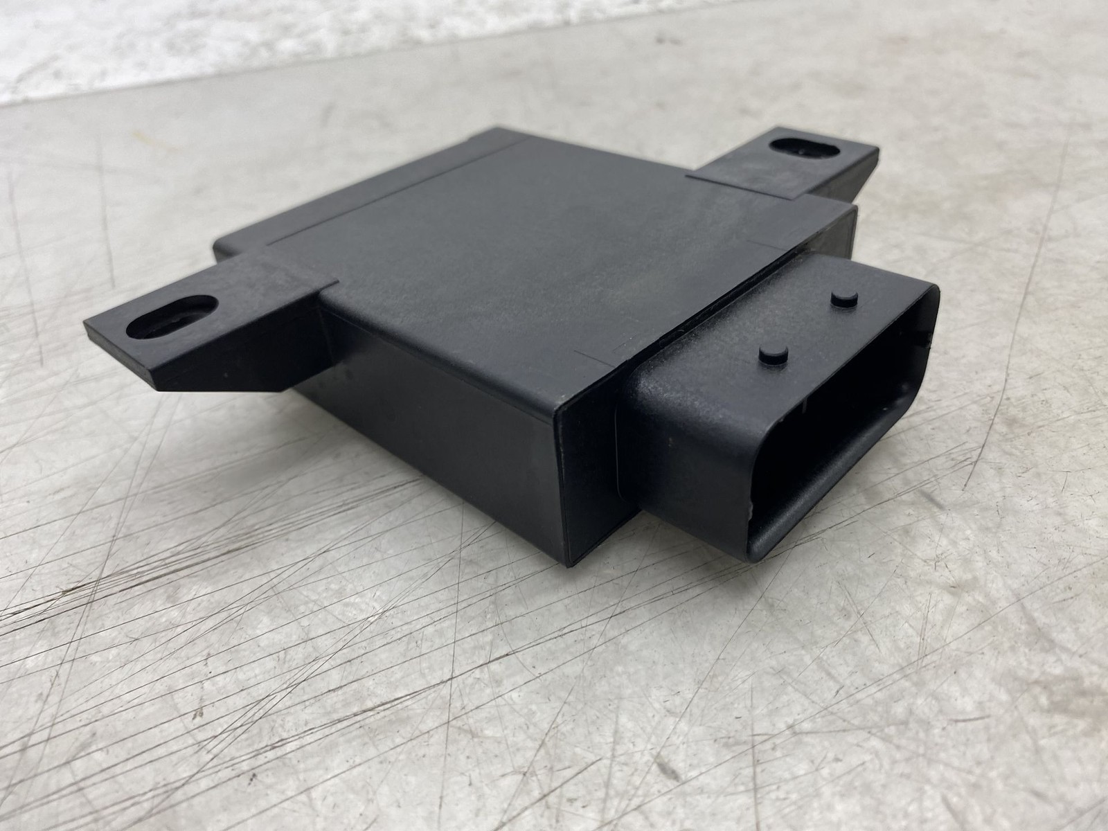 2013-2018 BENTLEY FLYING SPUR OEM (A)4.0L V8 FUEL PUMP CONTROL MODULE 3W3906093E