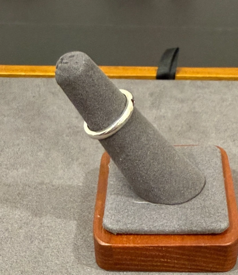 TIFFANY&CO. Anillo de plata de ley 925 con banda de rubí talla 4,75 de EE. UU. Foto 4 de 4