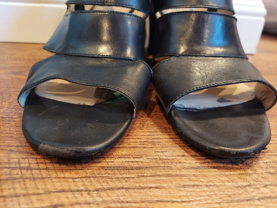 Zapatos con correa Adrienne Vittadini tacón de cuña cremallera con borla punta abierta talla 10 negros Foto 4 de 4