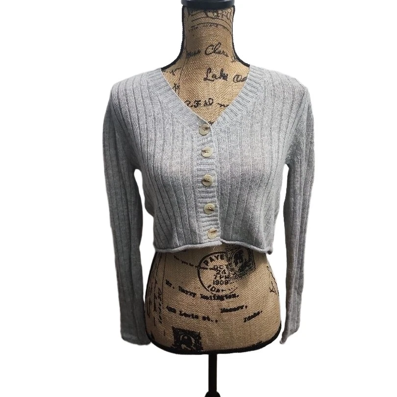 Cardigã Olivaceous Feminino Tamanho P Cinza Cropped Botão com nervuras Frente Aconchegante Chique - Imagem 2 de 4