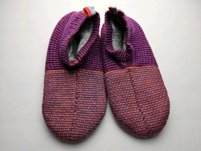 Bombas Gripper Slippers House Shoes Socks Size M (M 7-9.5, W 9-11.5)