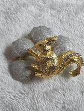VTG Silver And Gold Tone Squirrel And Leaf Rhinestones Brooch/Pendant