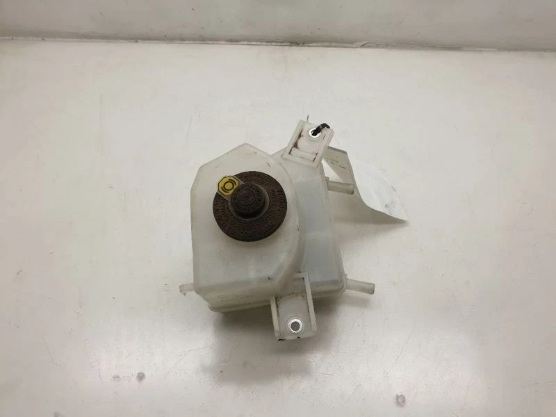 TOYOTA PRIUS C DOS 12-13 1,5 L TRACCIÓN DELANTERA EN DEPÓSITO DE LÍQUIDO DE FRENOS  Foto 2 de 4