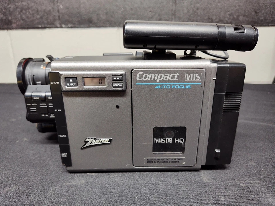 Zenith VM6200 Compact VHS Camcorder w/2 Batteries, Charger & Case *PARTS ONLY* - Image 4 of 4