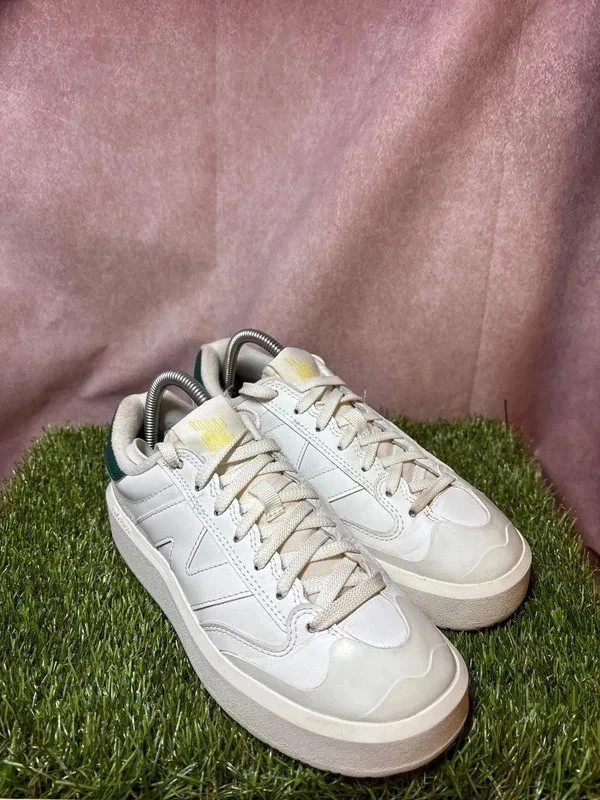 New Balance CT302 Trainers white and green image 2