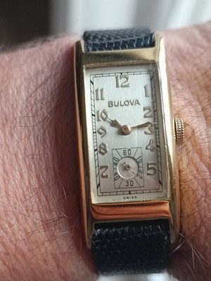 BULOVA WATCH Co - FIFTH AVE NEW YORK CURVEX MOV 7AP 40er Jahre