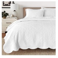 Elegant Solid White Matelasse Quilt Set with Pillow Shams - Lightweight and Cozy
