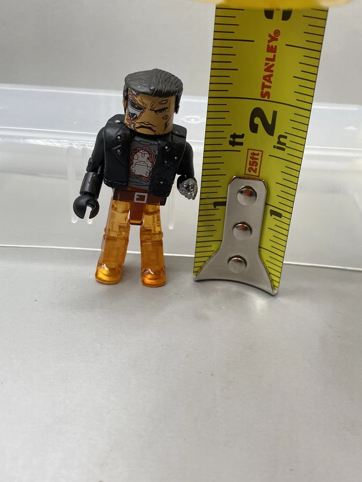 终结者 2 电影最小化战斗损坏 T-800 — 第 3/4 张图片