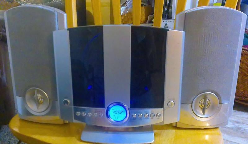 Durabrand CD Home Music System, Model HM3817DT / CD Cover does not lift