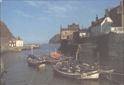 Staithes Yorkshire England Hafen Fischerboote Dorf Postkarte 1979