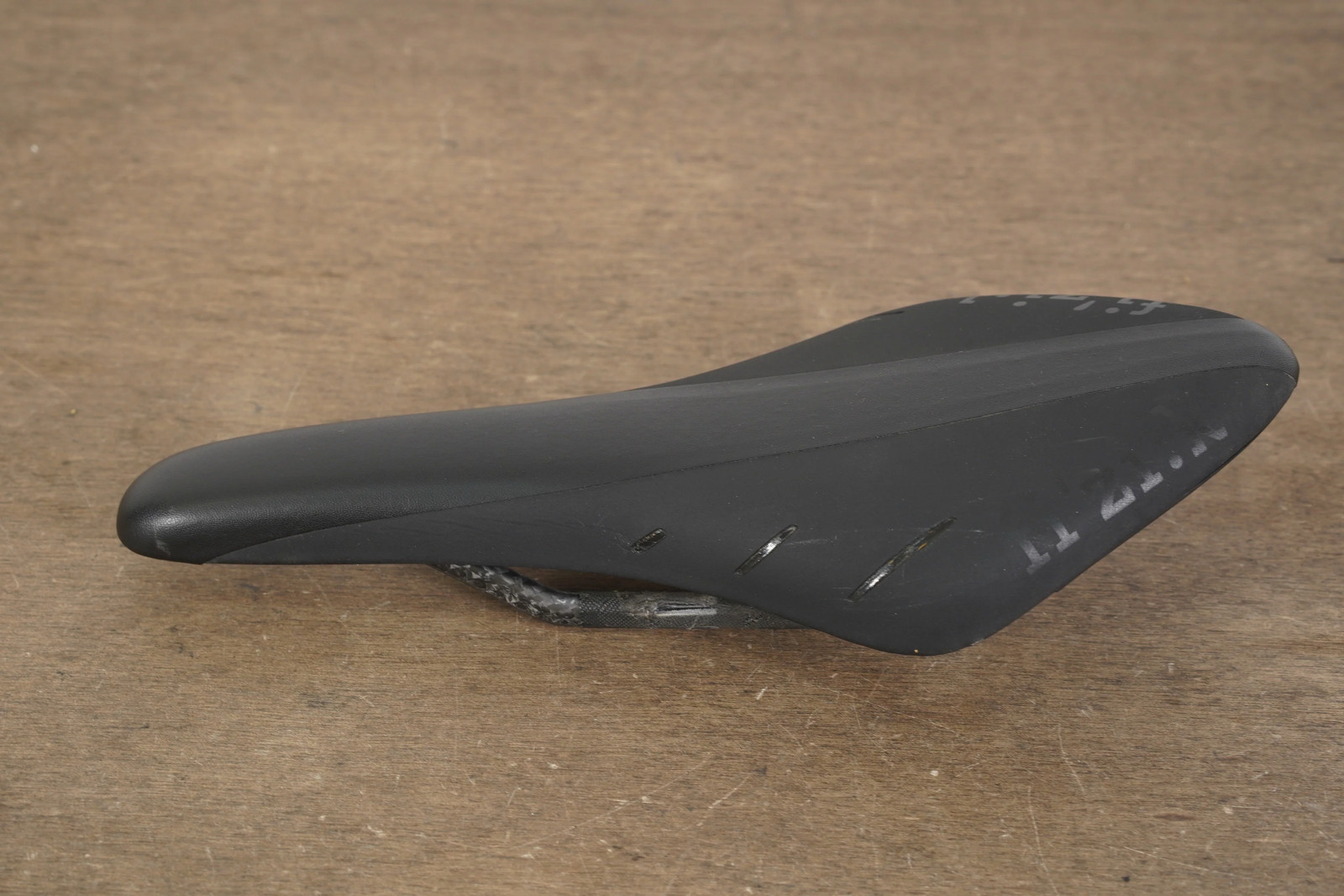 126mm (Regular) Fizik Arione R1 Carbon Rail Road Saddle 167g