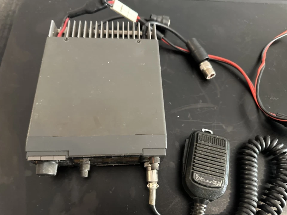 ICOM IC-2400E Dual Band Transceiver 144/430MHz - Immagine 2 di 3