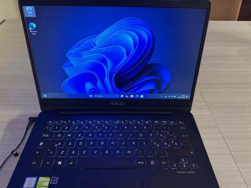 Asus zenbook 14 UX430UN 8250U Intel Core I5 8GB RAM 512GB SSD NVIDIA MX150 - Immagine 2 di 3