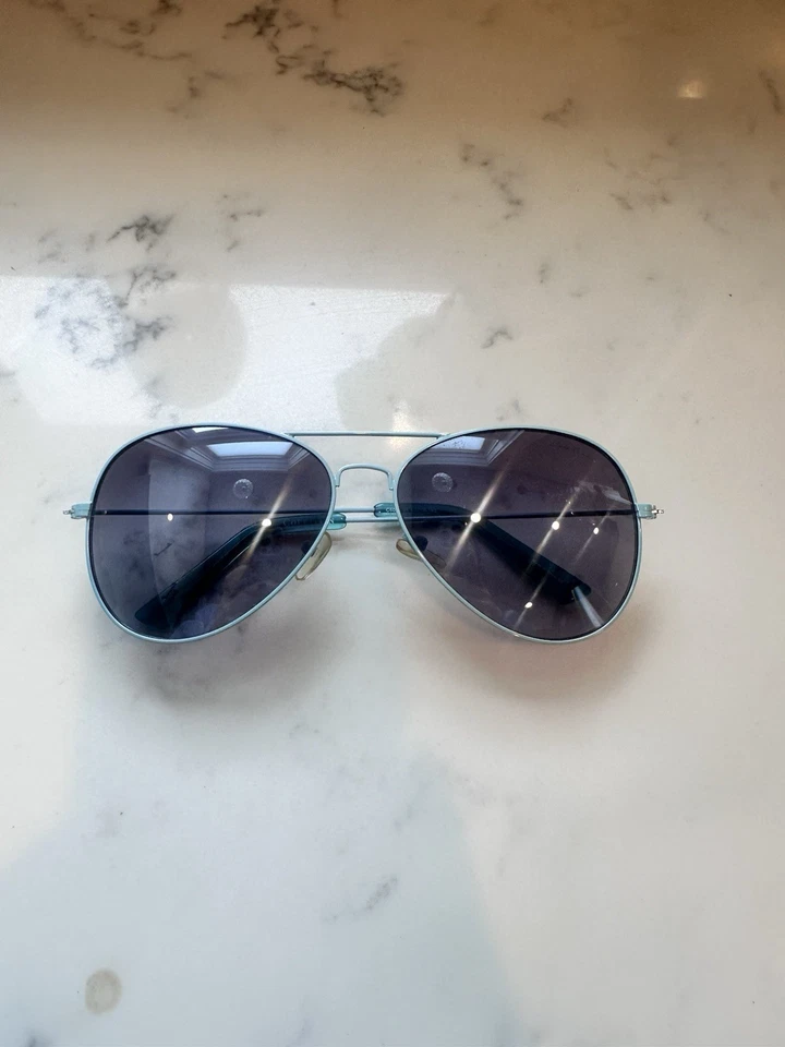 Cole Haan Aviator Sunglasses – Baby Blue Frame + Matching Pouch! Foto 2 de 4