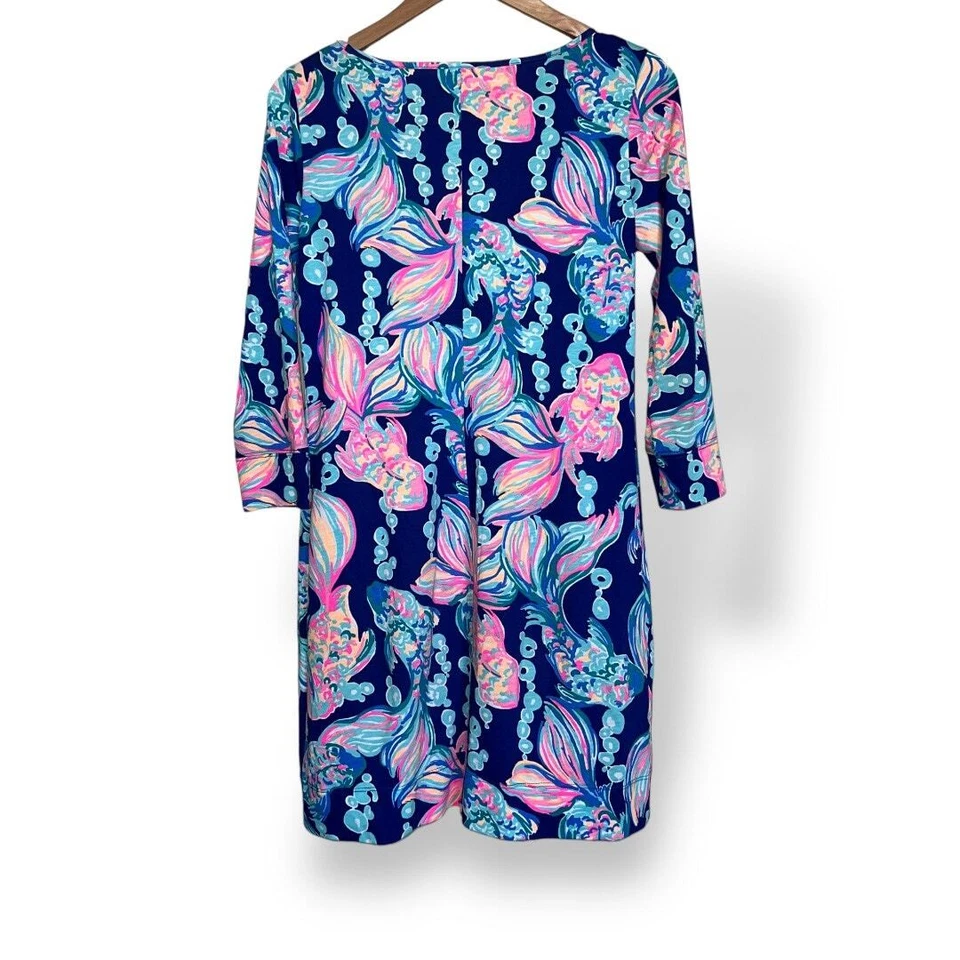 Vestido Lilly Pulitzer Marlowe Koy Estampado de Peces Talla Pequeña Foto 2 de 4
