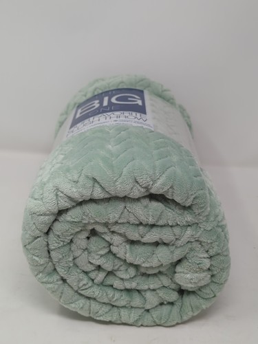 The Big One Plush Throw Blanket Light Green Textured 60" x 72" Super Soft - Picture 6 of 7