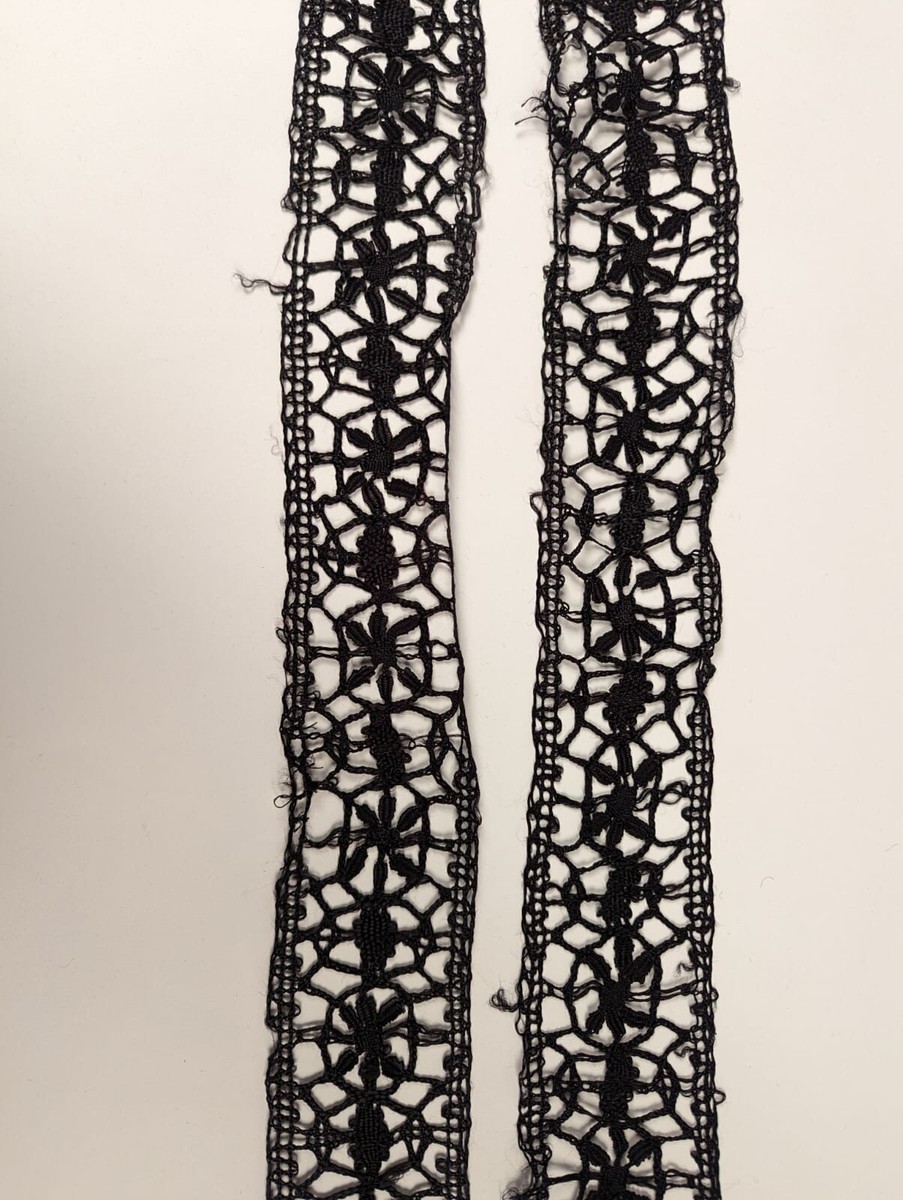 ANTIQUE VICTORIAN WIDE BLACK CLUNY LACE DRESS TRIM