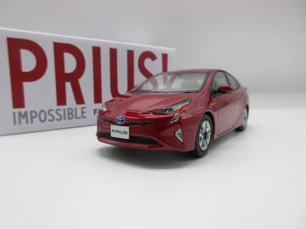 【美品】TOYOTA PRIUS トヨタ プリウス 1/30 スケール！！ 1/30 Toyota ZVW50 Prius Early Color Sample Mini Car Emotional Red