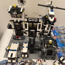 LEGO City Police Station 7237 -99% Complete w manuals 7245,7235,7236