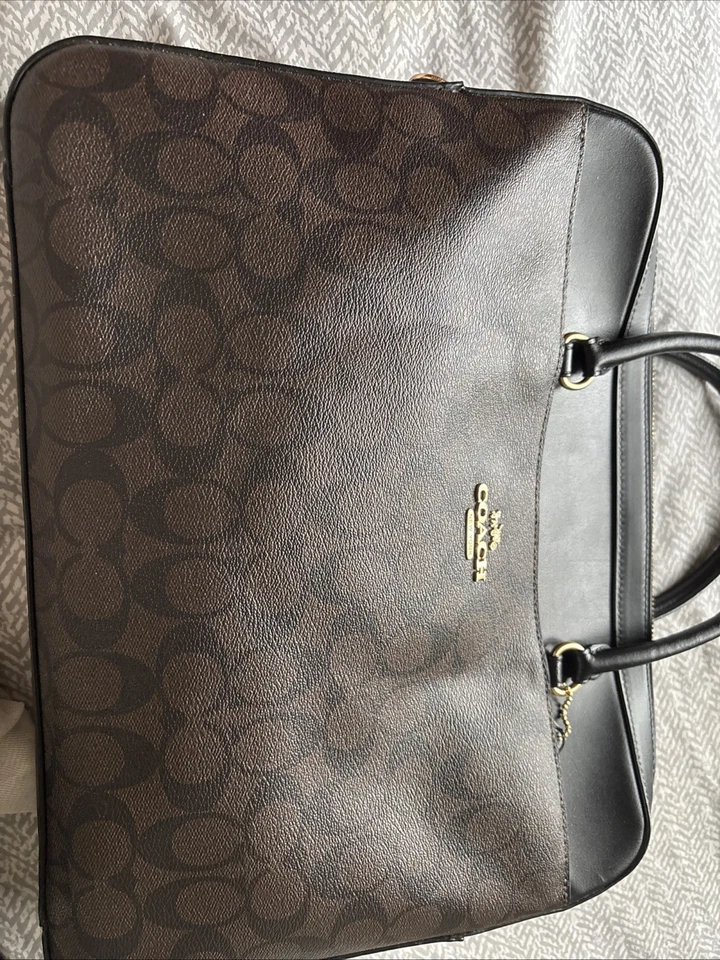 Bolso para portátil Coach de cuero con monograma marrón y negro Foto 2 de 4