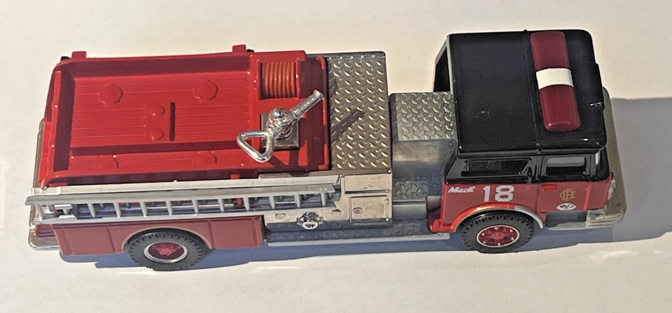 CORGI - MACK - Feuerwehr - TOP !!! - Bild 2 von 4