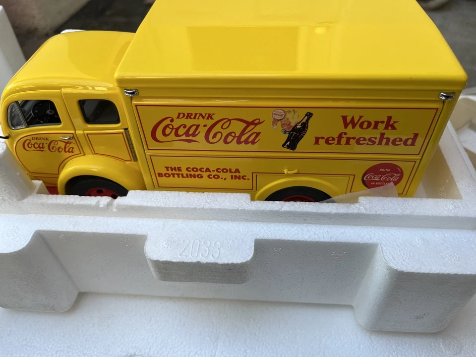 DANBURY MINT  DIECAST: 1955 COCA COLA DELIVERY TRUCK, 1:24. - Image 2 of 4