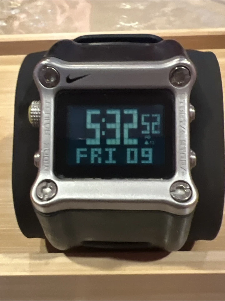 Pré-Owned In Excellent Conditions Nike ‘HAMMER’ WC0021 黑色计时腕表闹钟手表 — 第 2/4 张图片