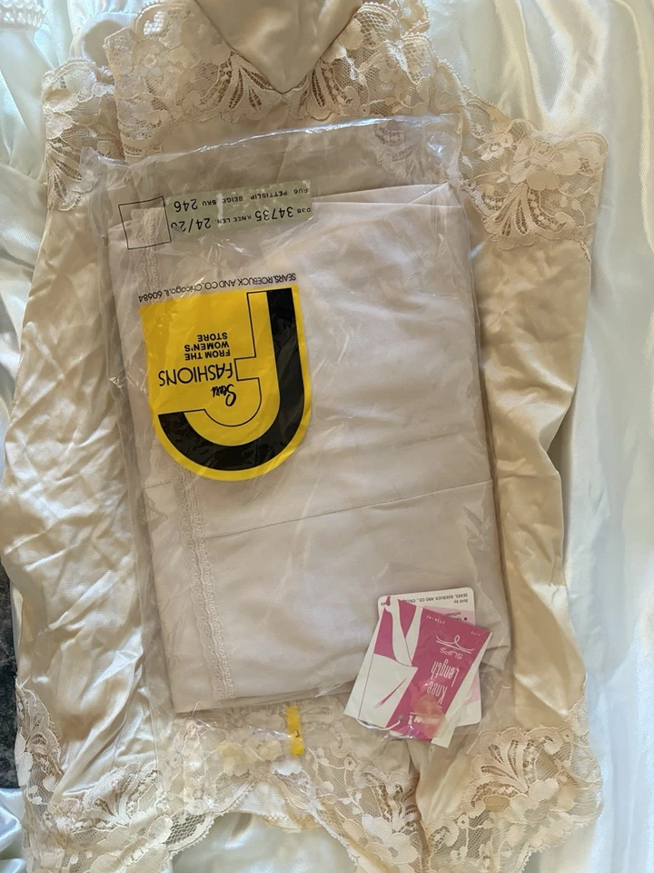 批量 9 件 长袍 拖鞋 胸罩 内衣 奶油 白色 多种 尺寸 制造商 S,M,L — 第 2/4 张图片