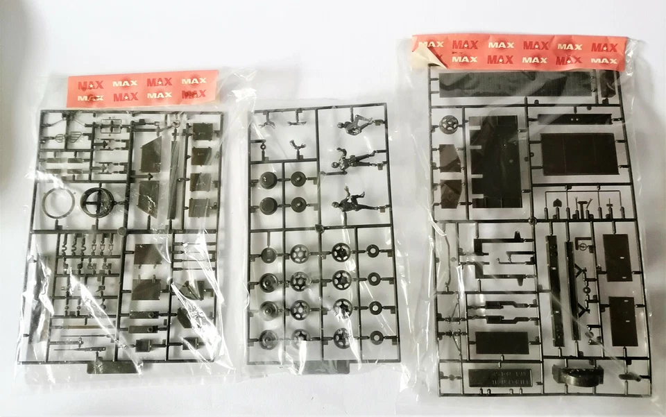 MAX M-26 TRACTOR TRUCK + SEMITRAILER M15-A1 1/35 - 1972 CONTENT IN SEALED BAGS  - Immagine 4 di 4