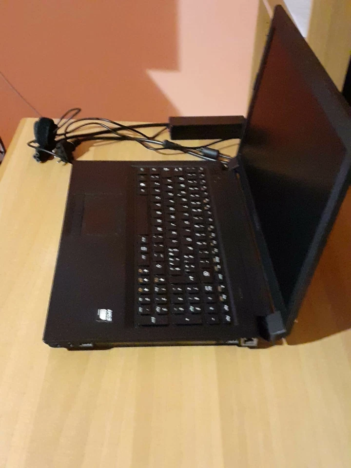 Vendesi computer portatile lenovo usato e  in buone condizioni - Immagine 3 di 4