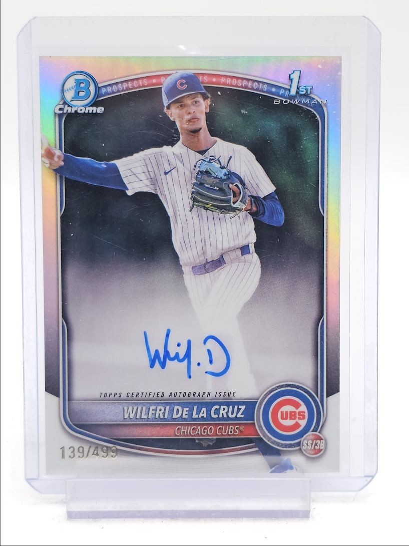 WILFRI DE LA CRUZ 2025 BOWMAN CHROME 1ST REFRACTOR CUBS AUTO /499 Q1300