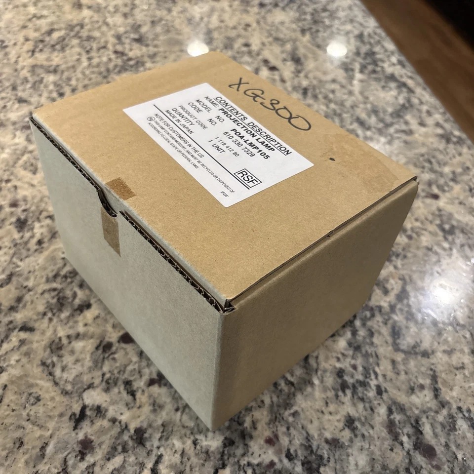 Lámpara Proyector Nueva en Caja Abierta POA-LMP105 610-330-7329 Hecha en Japón Foto 2 de 4