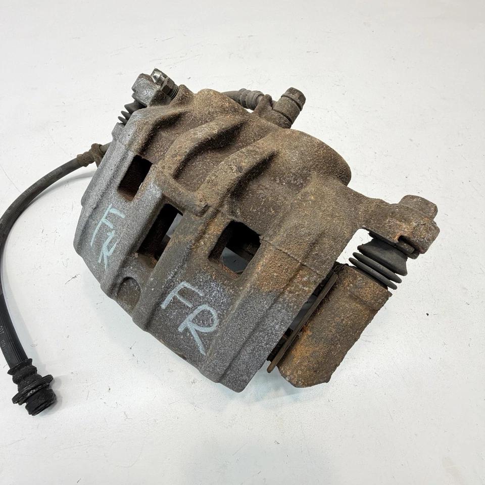 Pinza de freno de disco del lado del pasajero delantero derecho Honda Pilot AWD 2016-2022 OEM Foto 2 de 4