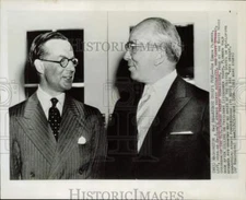 1956 Press Photo Edwin Plowden and Lewis Strauss confer in Washington.