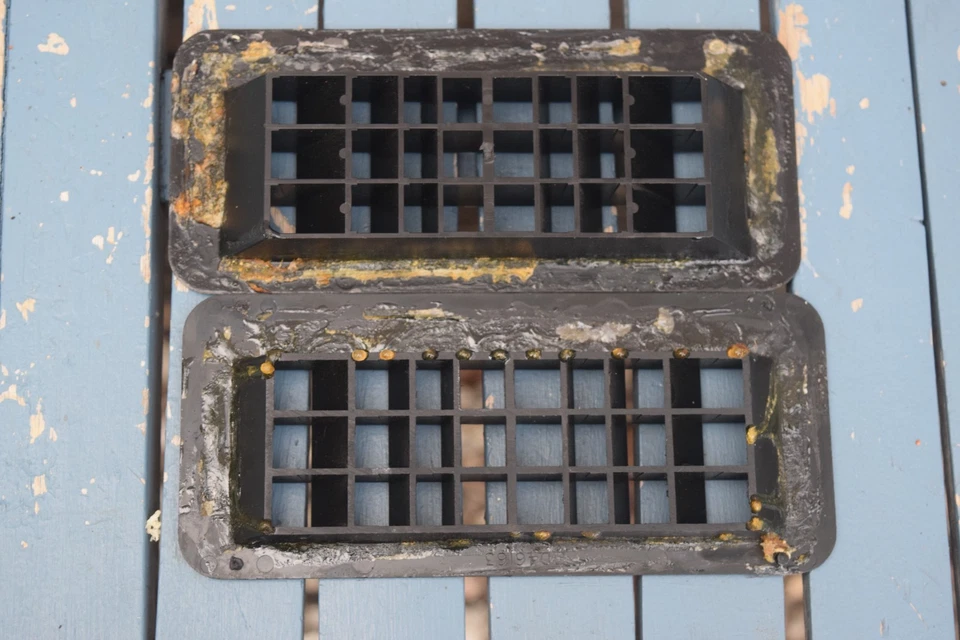 2x OEM 1982 1983 1984 1985 1986 Jaguar XJ6 Black Dashboard Air Vent Grille Trim - Image 2 of 2