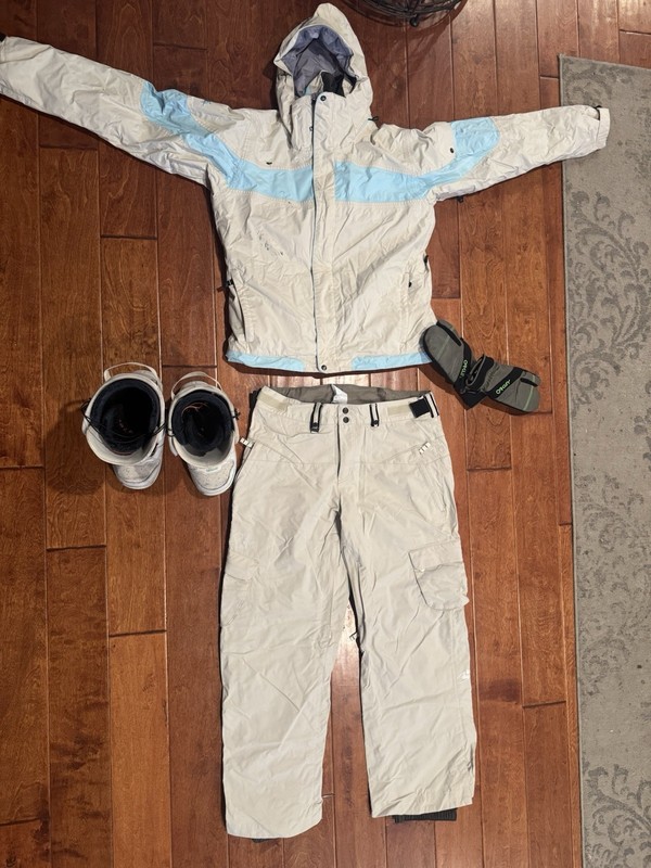 thirtytwo Women's M White Light Blue Ski Snowsuit Set Jacket Pants Boots