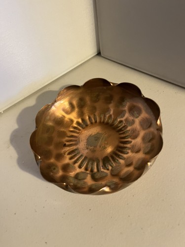Gregorian Copper Vintage Hammered Bowl 301 Scalloped Edge 6" - Picture 4 of 7