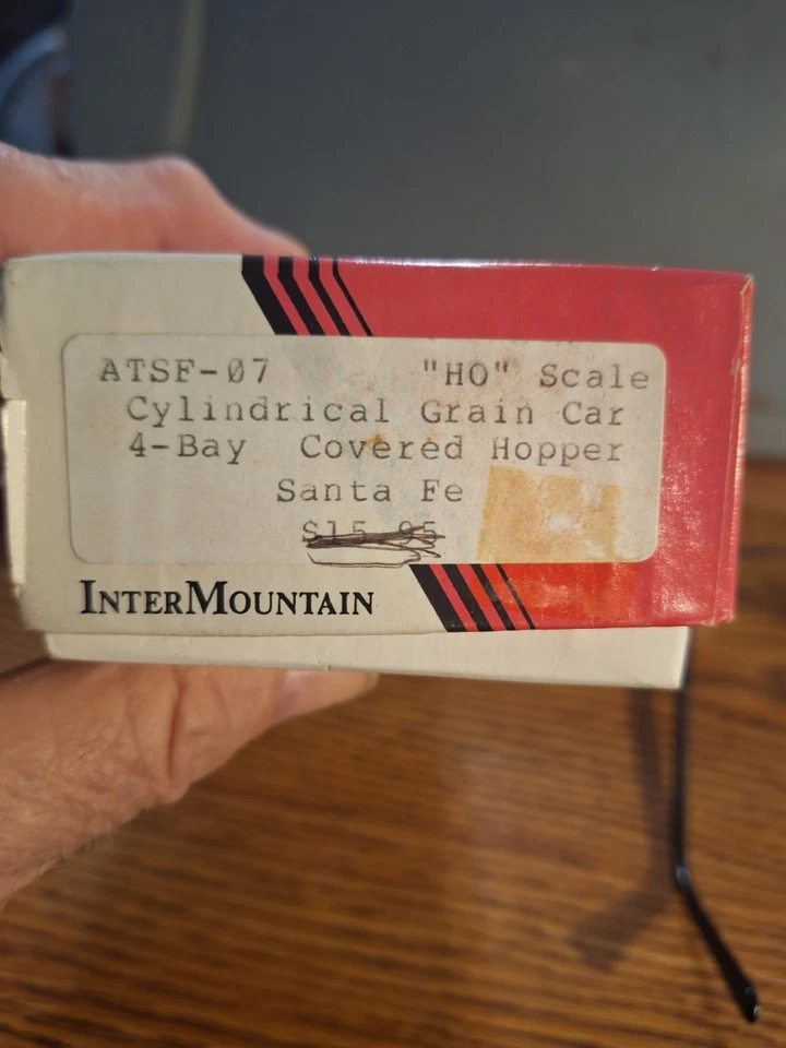 CYLINDRICAL GRAIN 4 BAY HOPPER - Image 2 of 4